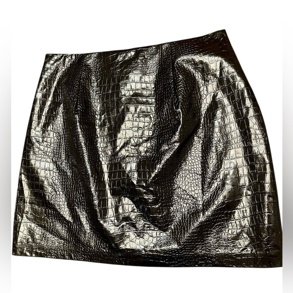 Endless Rose Zip Front Croc Embossed Miniskirt Black Sz M - Picture 10 of 15